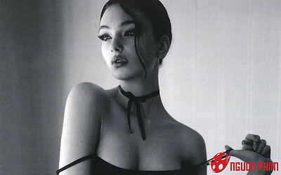 Mỹ nhân phim 18+ hot nhất hiện tại, sắc vóc nóng bỏng tựa búp bê sống