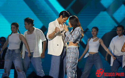 Mỹ Tâm biến hình trên sân khấu, nhảy siêu cháy trong đêm chung kết Vietnam Idol