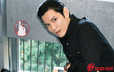 Nam diễn viên mặc áo choàng tắm đi sự kiện, khoảnh khắc hớ hênh khiến dân tình đỏ mặt