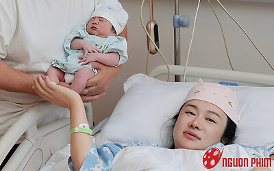 Nam diễn viên nổi tiếng có con ở tuổi U80, túc trực 24/7 ở bệnh viện chăm vợ trẻ