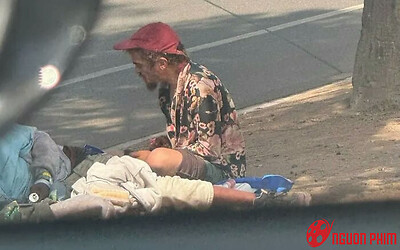 Nam diễn viên nổi tiếng một thời nay bị phát hiện sống lang thang trên phố, diện mạo già nua