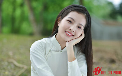 Nhan sắc trong trẻo của người đẹp vào vai Út Trong ở Đất Rừng Phương Nam
