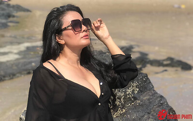 Nữ diễn viên được mệnh danh là 'nữ hoàng cảnh nóng', chấp nhận làm mẹ đơn thân ở tuổi 48