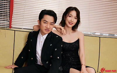 Nữ diễn viên xinh đẹp kết hôn với người đàn ông lùn và xấu nhất showbiz