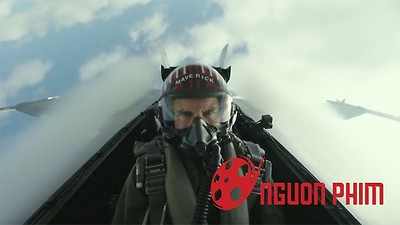 Ở độ tuổi 60, Tom Cruise vẫn trổ tài nhào lộn trên không trong bom tấn 