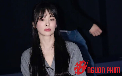 Phát hiện Song Hye Kyo có con gái 'thất lạc', khuôn mặt trắng sáng 'búng ra sữa'