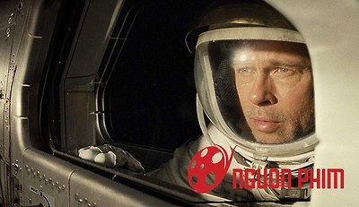 Phim của Brad Pitt bị chê khi có kẻ cướp trên Mặt Trăng
