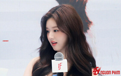 Poster của Triệu Lộ Tư xóa chữ trà xanh, bị netizen khịa không trượt phát nào