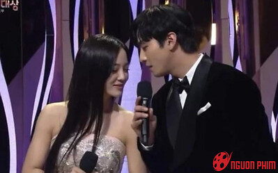 Quá đẹp đôi trong Hẹn Hò Chốn Công Sở, Ahn Hyo Seop và Kim Se Jeong bất ngờ bị khui hint hẹn hò