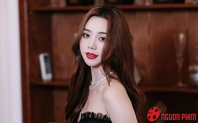 Quỳnh Kool khoe visual ấn tượng khi diện áo trễ nải