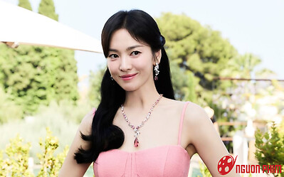 Rộ tin Song Hye Kyo có tình mới sau 6 năm