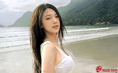 Sắc vóc nóng bỏng của nữ diễn viên đang gây sốt phim Cha tôi, người ở lại