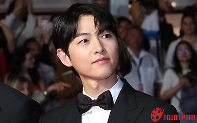 Sau Hyun Bin, đến lượt Song Joong Ki bị chỉ trích vì 'tham công tiếc việc' giữa lúc vợ sắp sinh con