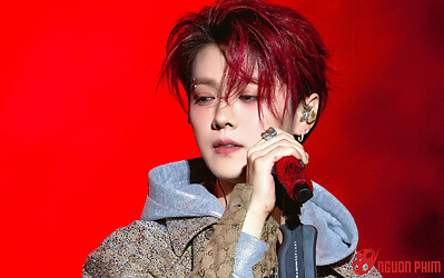 Sốc với hình ảnh Lộc Hàm say xỉn, làm hành động lạ trên livestream