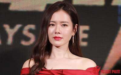 Son Ye Jin khẳng định đẳng cấp 'đại minh tinh' ngày tái xuất, Song Hye Kyo phải dè chừng