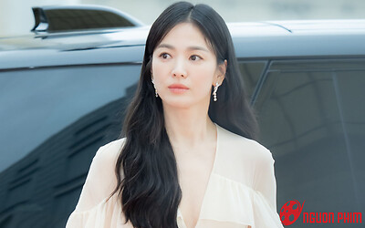 Song Hye Kyo bất ngờ bày tỏ tình cảm với một đồng nghiệp ngay tại Baeksang 2023