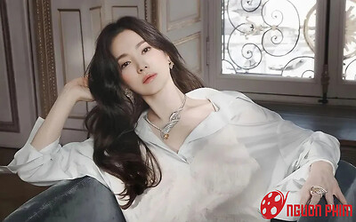 Song Hye Kyo để lộ ảnh cưới cách đây 19 năm, chú rể đẹp cỡ nào?