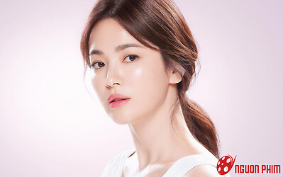 Song Hye Kyo được khen trẻ đẹp 'ăn đứt' mỹ nhân kém 15 tuổi khi chung khung hình