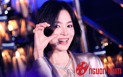 Song Hye Kyo lộ bằng chứng hẹn hò tình trẻ?