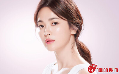 Song Hye Kyo tạo nên cơn sốt khi diện bikini khoe vóc dáng phồn thực