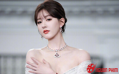 Tạo hình mới của Triệu Lộ Tư gây tranh cãi, một màu từ trong phim đến đời thực