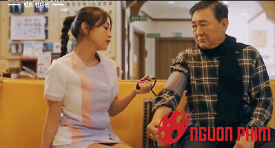 Thần tượng Hàn bị chỉ trích vì mặc váy y tá quá ngắn trên phim