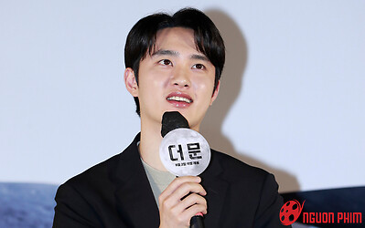 Thành viên nhóm nhạc đình đám EXO bật khóc khi xem phim do chính mình đóng