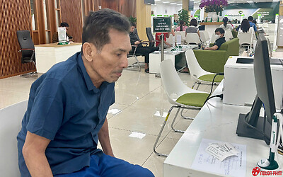 Thương Tín suy sụp, chỉ còn da bọc xương