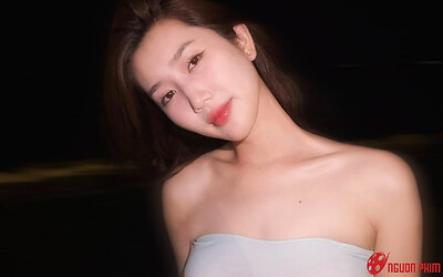 Thúy Ngân diện váy mỏng manh, khoe vẻ đẹp căng tràn ở tuổi 34