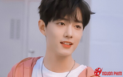 Tiêu Chiến gặp rắc rối vì bị fan cuồng tấn công, lộ vẻ mặt bất lực khiến netizen xót xa