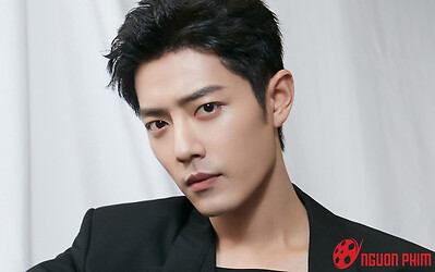 Tiêu Chiến tiết lộ về mối tình đầu: Tưởng ai xa lạ hóa ra là người quen của Triệu Lộ Tư