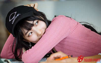 Tình đầu quốc dân Suzy lộ ảnh hẹn hò, nhà trai chênh lệch thấy rõ