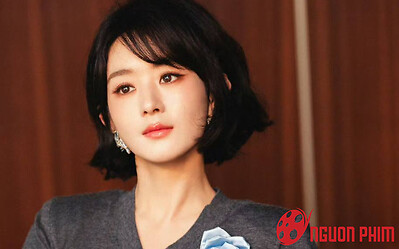 Triệu Lệ Dĩnh bật khóc khi được lên chức