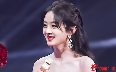 Triệu Lệ Dĩnh được một sao nam đứng ra bảo vệ