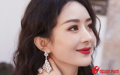 Triệu Lệ Dĩnh khoe góc nghiêng đẹp xuất thần nhưng netizen chỉ quan tâm chi tiết này