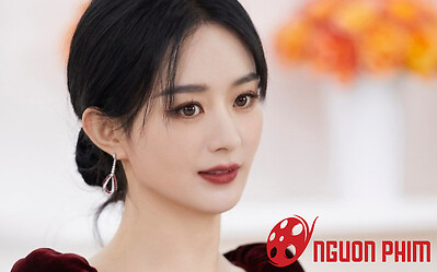 Triệu Lệ Dĩnh nằm im cũng dính đạn sau khi tình cũ và 'bản sao' bị liệt vào danh sách đen