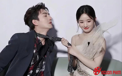 Triệu Lệ Dĩnh và Lâm Canh Tân công khai 'hẹn hò' ngay ngày đầu năm mới