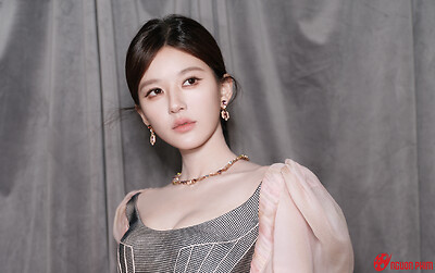 Triệu Lộ Tư bị fan quay lưng vì thích 'yêu' trai lớn tuổi