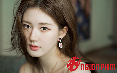 Triệu Lộ tư công khai bạn trai sau 2 năm hẹn hò, danh tính nhà trai gây chú ý