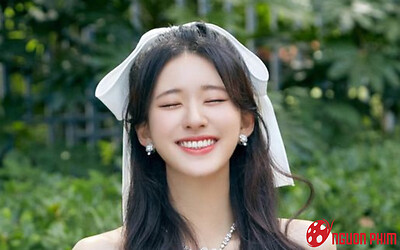 Triệu Lộ Tư dùng tin vui để trấn an fans sau cuộc hỗn chiến