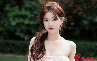 Triệu Lộ Tư khiến công ty cũ lao đao, hàng trăm người sắp mất việc