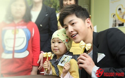 Trước khi công bố tin vui, Song Joong Ki từng nhiều lần chứng minh rằng anh sẽ là người bố tuyệt vời