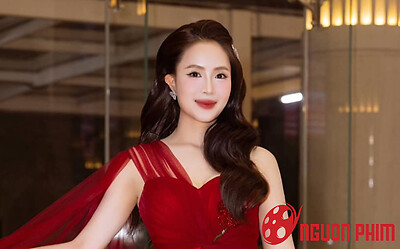 Vẻ gợi cảm của Hồng Diễm ở tuổi 43