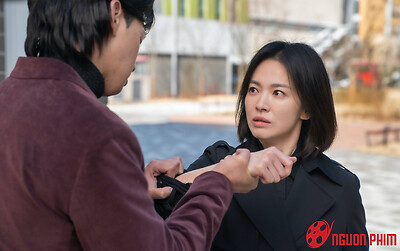 Vì đâu Song Hye Kyo được báo giới quốc tế khen nức nở nhưng truyền thông trong nước lại ghẻ lạnh?