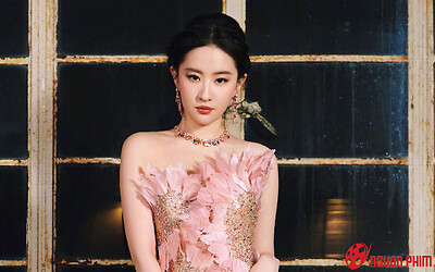 Vóc dáng quá bốc lửa, Cnet nghi Lưu Diệc Phi 'dao kéo'