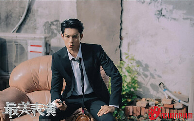 Vương Hạc Đệ hóa bad boy, miệng phì phèo nhả khói khiến fan sốc nặng